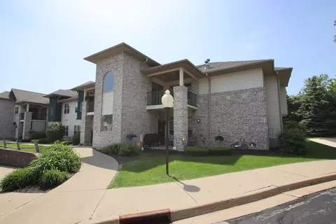 450 N Silverbrook #202, West Bend, WI 53090