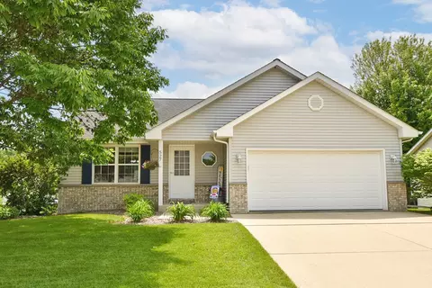 527 Hargrove, West Bend, WI 53095