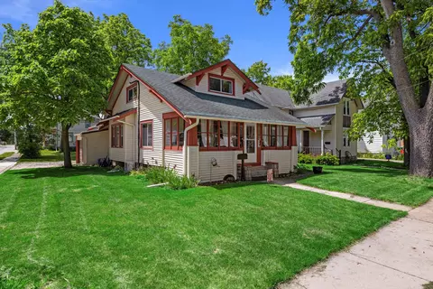 925 Beechwood, Waukesha, WI 53186