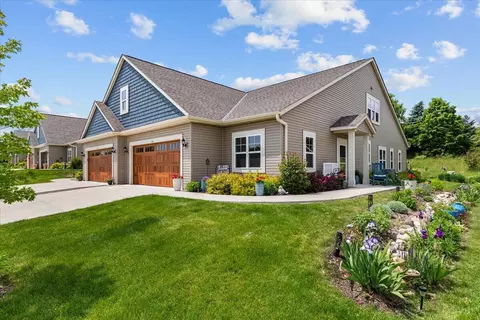 866 Bridlewood, Hartford, WI 53027