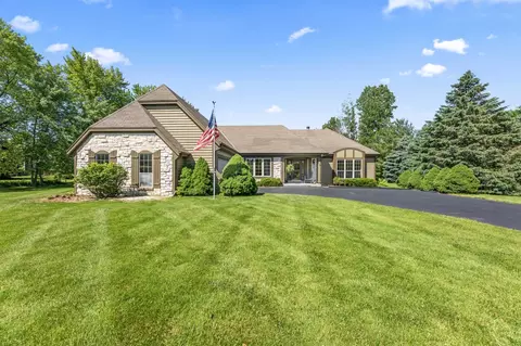 w254n5083 Mckerrow, Pewaukee, WI 53072