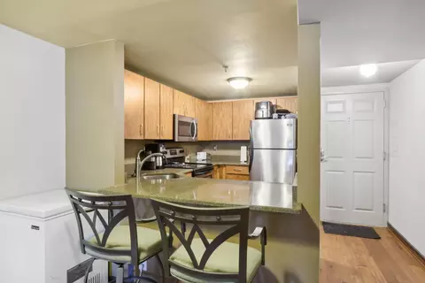 270 E Highland #1025, Milwaukee, WI 53202