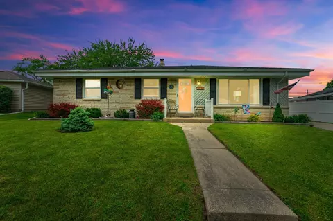 2532 W Carrington, Oak Creek, WI 53154
