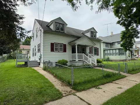417 Edward, Burlington, WI 53105