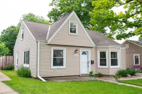 919 S 104th, West Allis, WI 53214