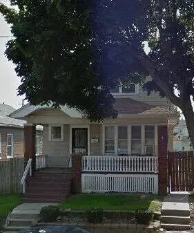 843 W Windlake, Milwaukee, WI 53204