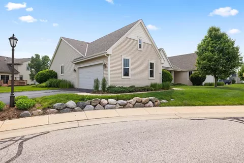 2709 Raintree, Waukesha, WI 53189