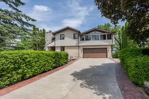 21960 W Bonnie, Lannon, WI 53046