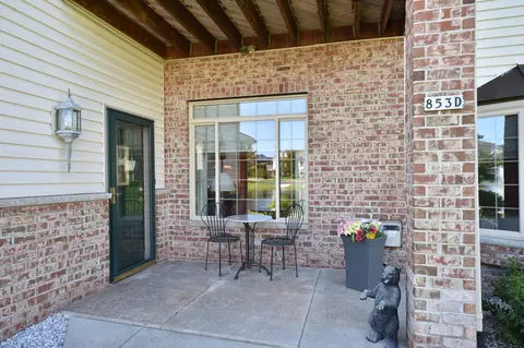 853 Cheyenne #D, Grafton, WI 53024