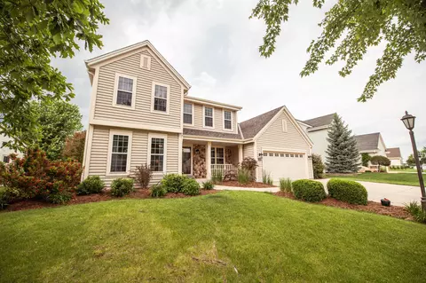 3832 Rivers Xing, Waukesha, WI 53189