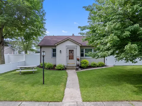 416 Haskins, Lake Geneva, WI 53147