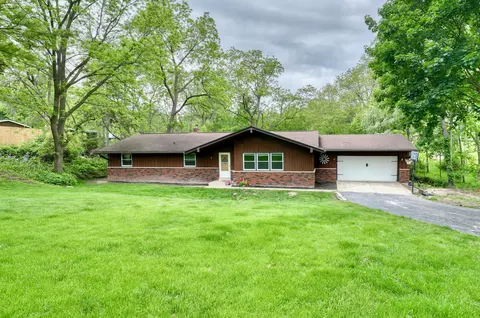 1603 S Elm Grv, New Berlin, WI 53151