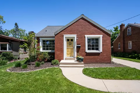 4332 S Quincy, Milwaukee, WI 53207
