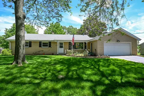 3830 S Sunny Vw, New Berlin, WI 53151