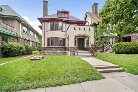 3035 N Farwell #3037, Milwaukee, WI 53211