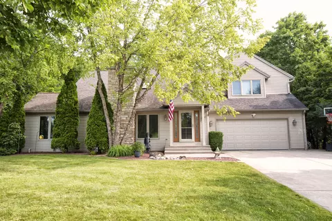 6850 W Pineberry, Franklin, WI 53132