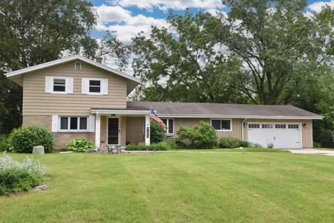16615 W W Cres, New Berlin, WI 53151