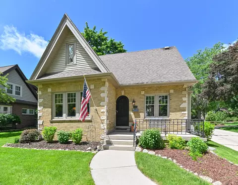 1117 Kavanaugh, Wauwatosa, WI 53213