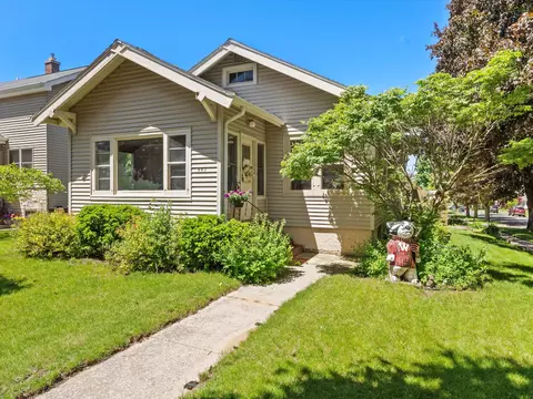 602 New York, Manitowoc, WI 54220