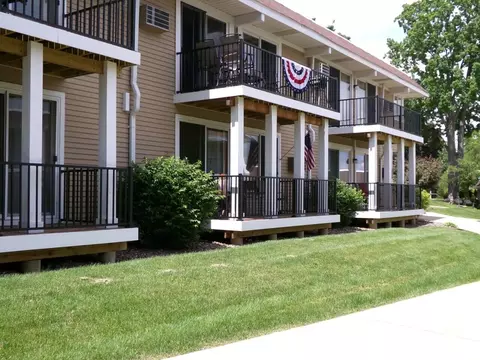 2501 S Browns Lk #D2, Burlington, WI 53105