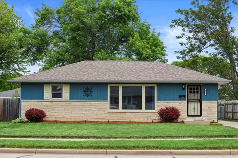 2924 Fleetwood, Racine, WI 53403