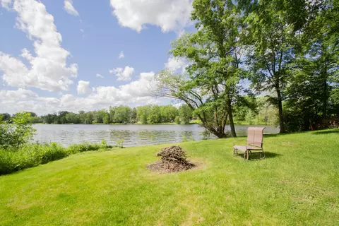 402 Riverwood, Watertown, WI 53094