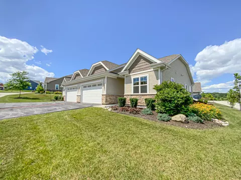 722 Timber Rdg #705, Waukesha, WI 53189