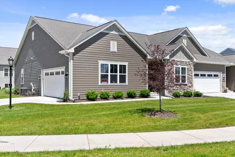7908 W Park Cir, Franklin, WI 53132