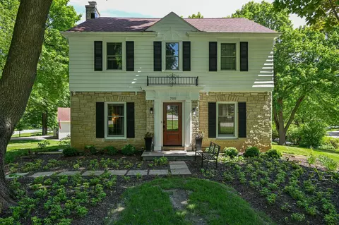 700 Brinsmere, Elm Grove, WI 53122