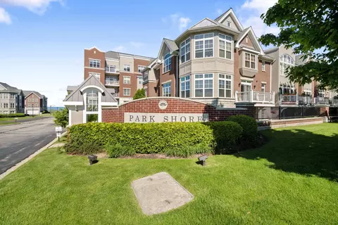 3930 S S Lk #311, Saint Francis, WI 53235