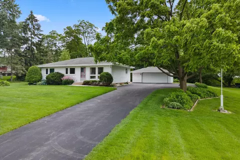 n55w14325 Carol, Menomonee Falls, WI 53051