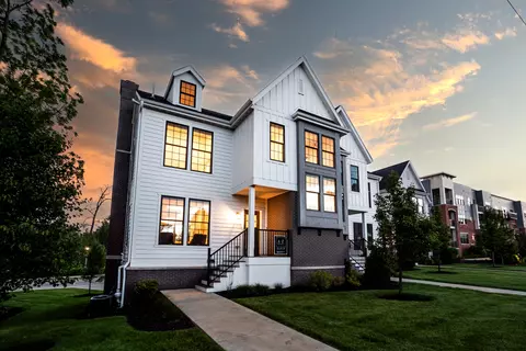 402 Main, Delafield, WI 53018