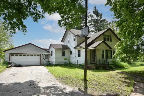 2600 Shady Ln, Saukville, WI 53080