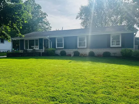 w180n8972 Leona, Menomonee Falls, WI 53051