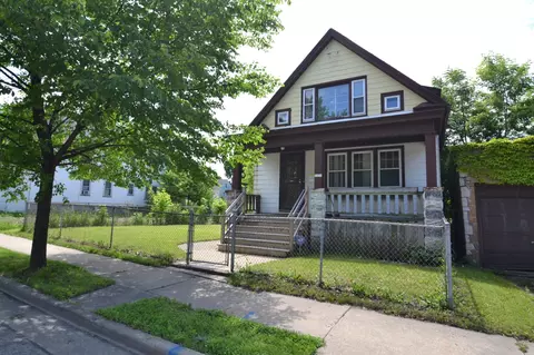 2431 W Keefe, Milwaukee, WI 53206