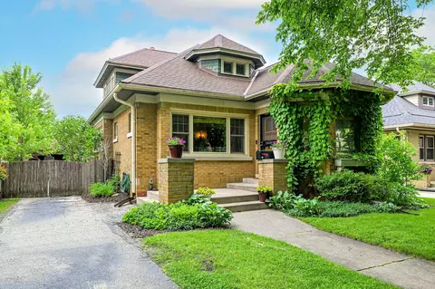 2365 N 73rd, Wauwatosa, WI 53213
