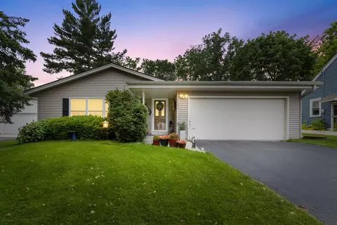 10526 W Spring Grn, Greenfield, WI 53228