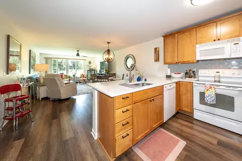 21 Matterhorn #21-15, Geneva, WI 53147