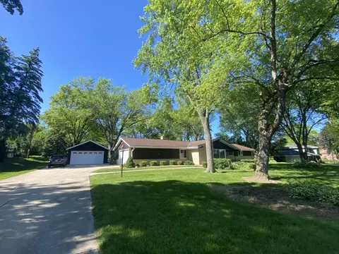 8156 W Hillview, Mequon, WI 53097
