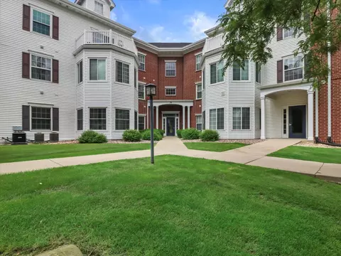 18 Kings Ml #206, Madison, WI 53718