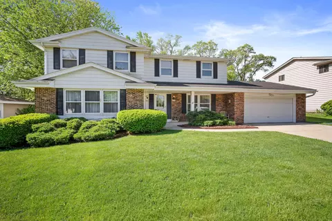 7421 Highview #7423, Greendale, WI 53129