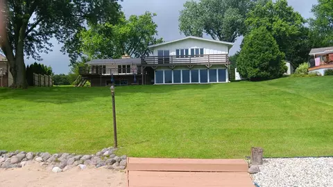 w356n5212 Lakeshore, Oconomowoc, WI 53066