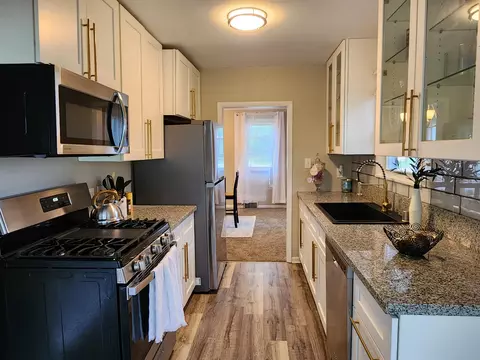 519 Delafield, Waukesha, WI 53188