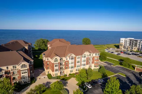 4130 S S Lk #378, Saint Francis, WI 53235