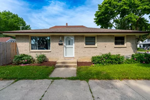 5305 S Hately, Cudahy, WI 53110