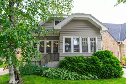 2415 N 71st, Wauwatosa, WI 53213