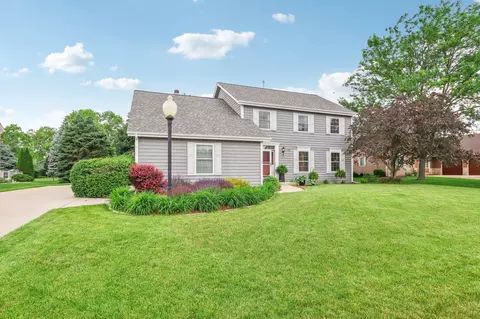 1492 Turnberry, Oconomowoc, WI 53066