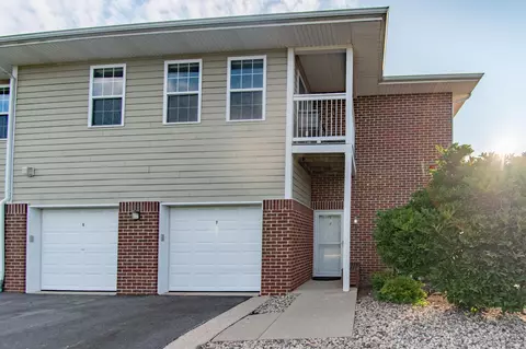 6672 102nd #F, Pleasant Prairie, WI 53158