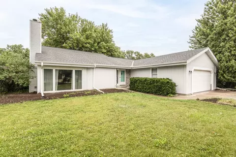9232 S Oak Crk, Franklin, WI 53132