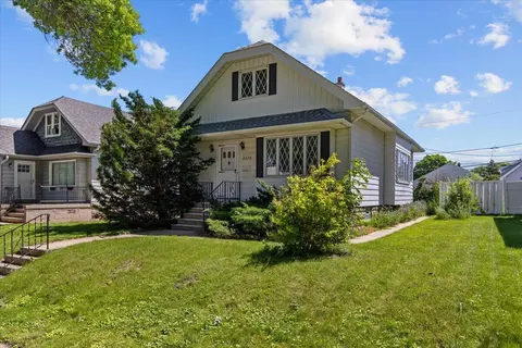 2228 S 75th, West Allis, WI 53219